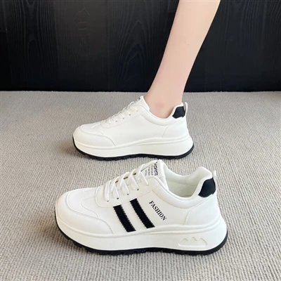 European Footwear Industry Navigates Challenges With Technological Innovation